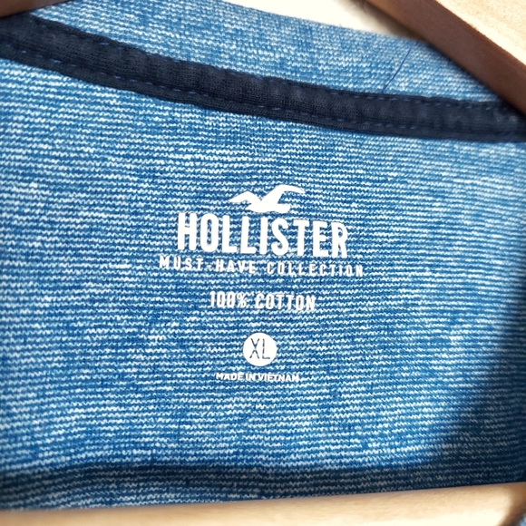 Hollister T-Shirt - Picture 4 of 5